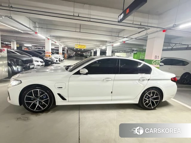 BMW 5 Series (G30) 2023 Белый из Кореи, фото 6