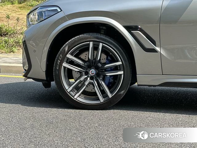 BMW X6 M 2023 Темно-серый из Китая, фото 4