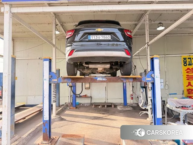 Chevrolet (GM Daewoo) Trax Crossover 2024 Черный из Кореи, фото 3