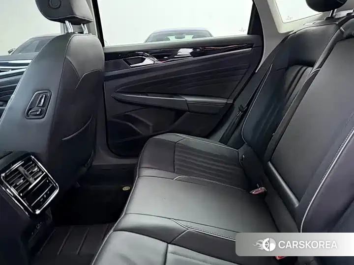 Volkswagen Passat id 4685982 из Китая 15