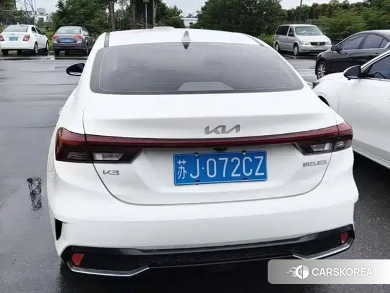 Kia K3 2023 Белый из Китая, фото 4