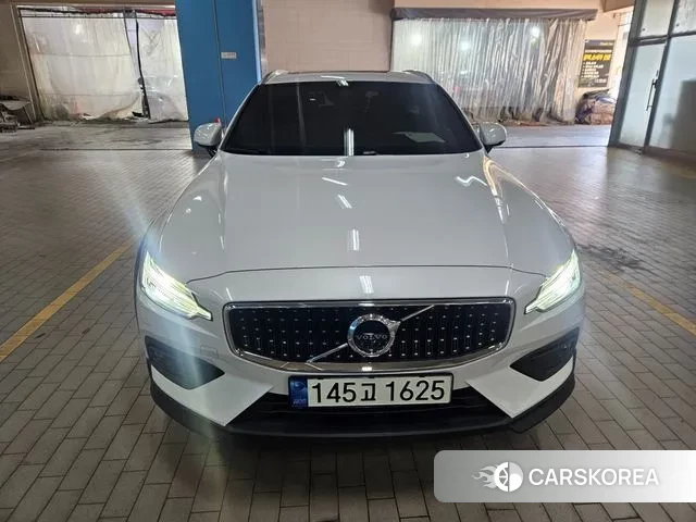 Volvo V60 Cross-Country 2nd Generation 2020 Белый из Кореи, фото 3