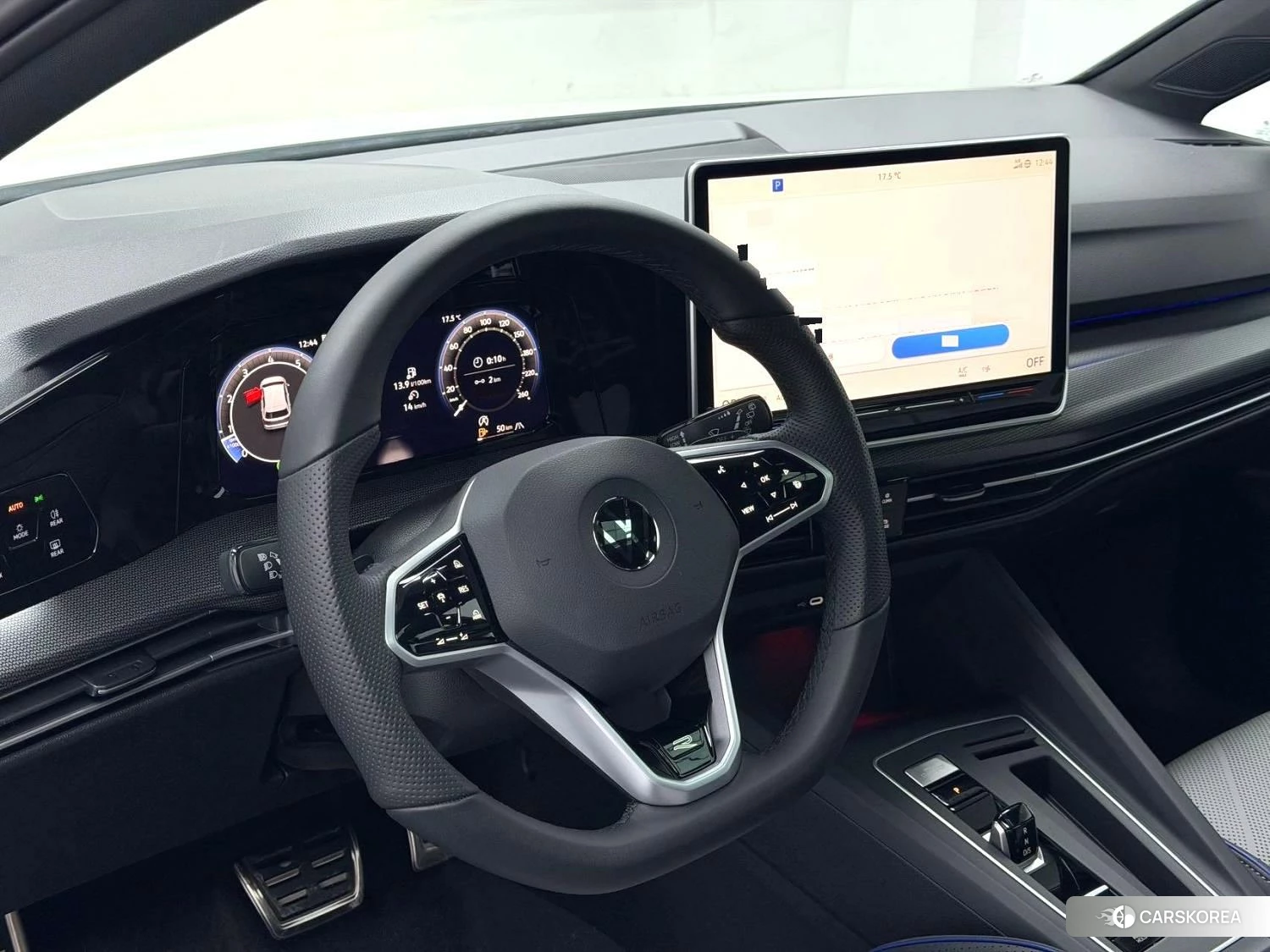 Volkswagen Golf 2024 Белый из Китая, фото 3