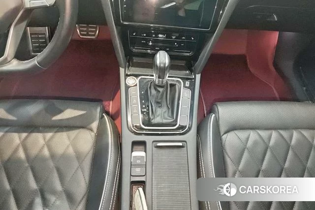 Volkswagen Magotan PHEV id 4209992 из Китая 10