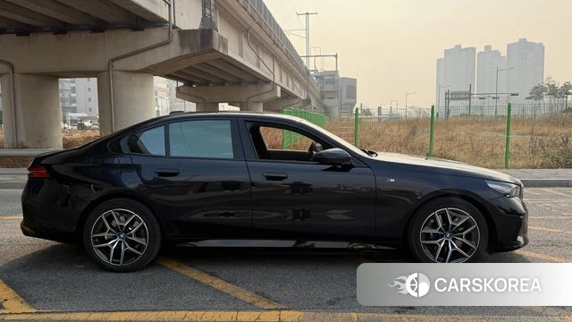 BMW i5 (G60) 2024 Черный из Кореи, фото 3