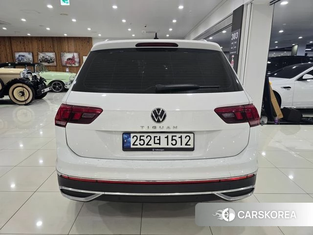 Volkswagen Tiguan second Generation 2022 Белый из Кореи, фото 6