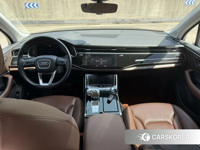 Audi Q7 2021 Черный из Китая, фото 3