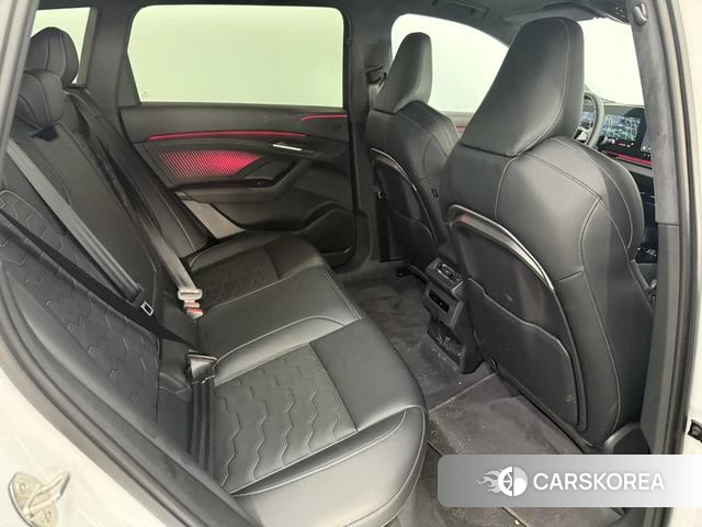 Audi Q6L e-tron 2025 Белый из Китая, фото 3