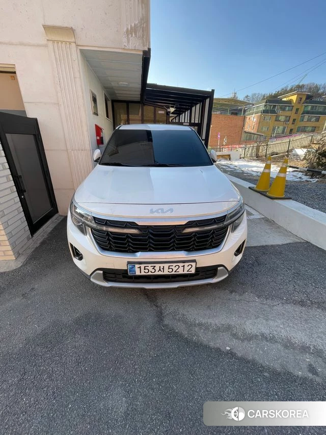 Kia The New Seltos 2023 Белый двухцветный из Кореи, фото 3