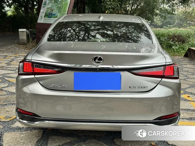 Lexus ES 2022 Серебристо-серый из Китая, фото 5