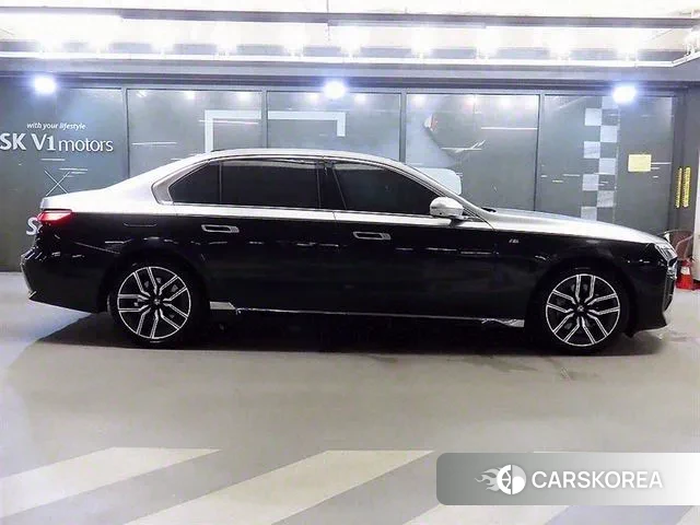 BMW 7 Series (G70) id 3036279 из Кореи 13