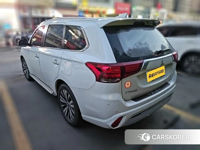 Mitsubishi  Outlander 2021 Белый из Китая, фото 3