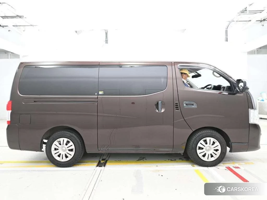 Nissan NV350 Caravan 2021 из Японии, фото 3
