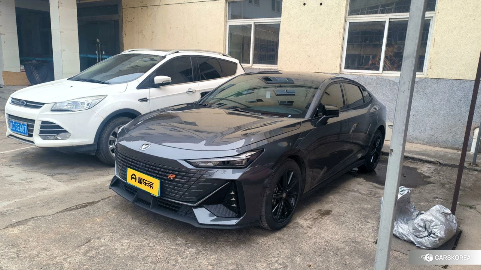 Chang'an UNI-V 2023 Темно-серый из Китая, фото 3