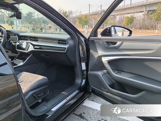 Audi A6L id 4261705 из Китая 9