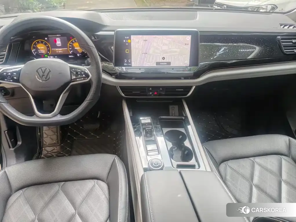 Volkswagen Touareg 2024 Черный из Китая, фото 3
