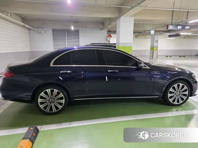 Mercedes-Benz E-Class W213 2023 Синий из Кореи, фото 3