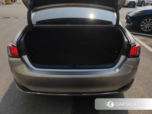 Lexus ES id 3908444 из Китая 10