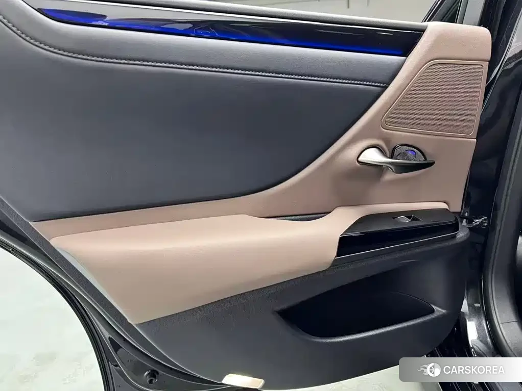 Lexus ES id 4654459 из Китая 11