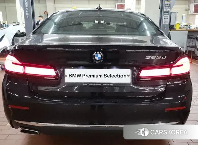 BMW 5 Series (G30) 2021 Черный из Кореи, фото 3