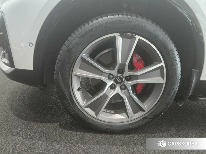 Audi Q5L Sportback 2022 Белый из Китая, фото 3