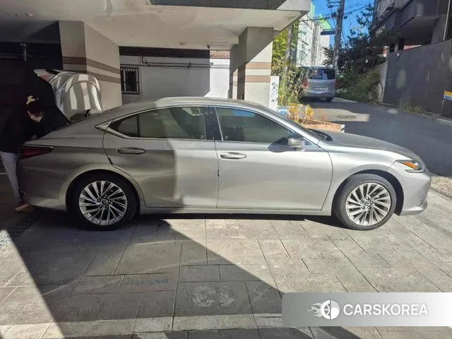 Lexus ES300h 7th generation 2020 Серебристо-серый из Кореи, фото 3