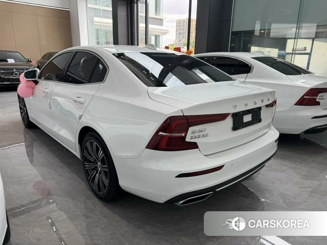 Volvo S60 2021 Белый из Китая, фото 3