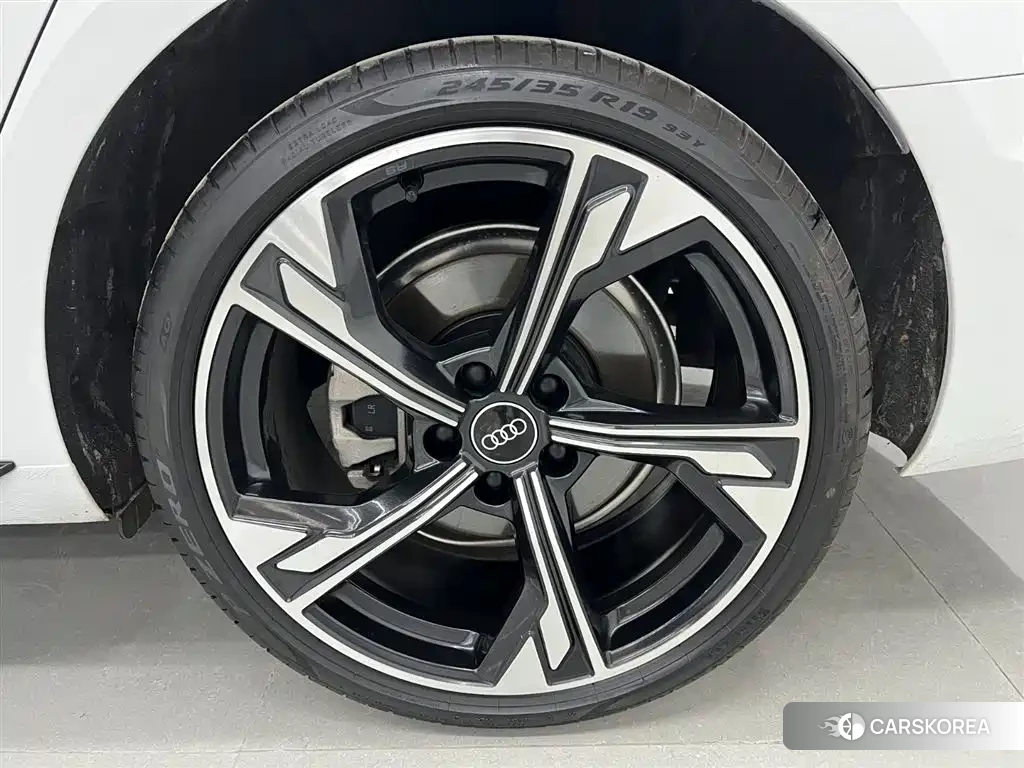 Audi A4L id 4622391 из Китая 9