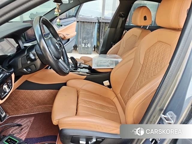 BMW 5 series (imported) 2023 Серебристо-серый из Китая, фото 3
