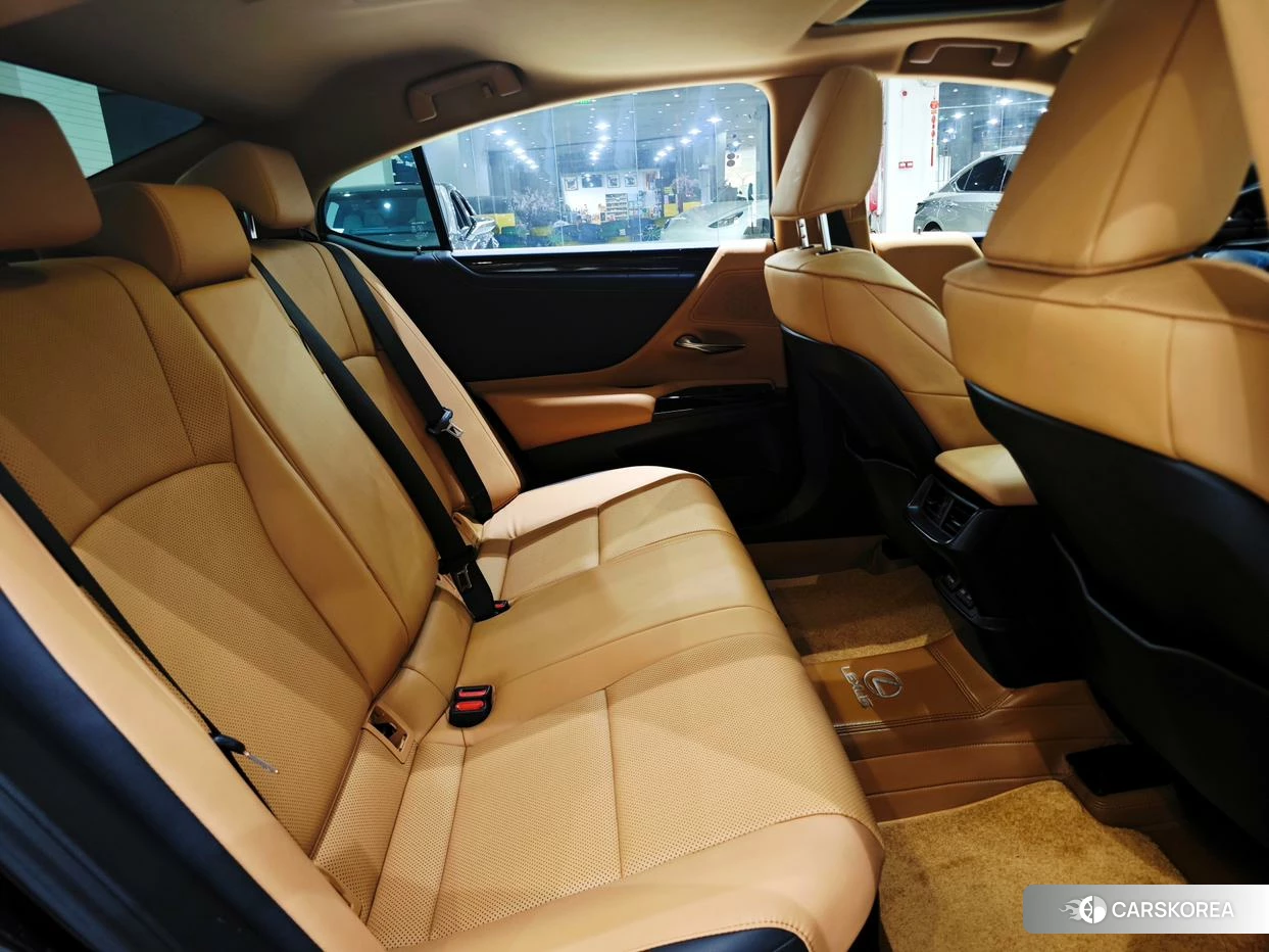 Lexus ES 2022 Черный из Китая, фото 5