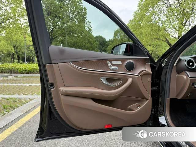 Mercedes-Benz E-class id 4348633 из Китая 11