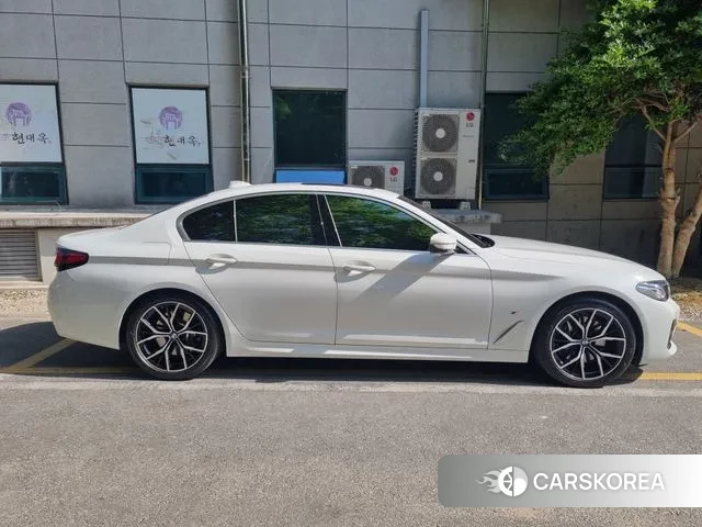 BMW 5 Series (G30) 2023 Белый из Кореи, фото 3