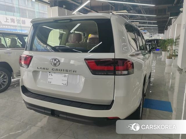 Toyota Land Cruiser (imported) 2026 Белый из Китая, фото 3
