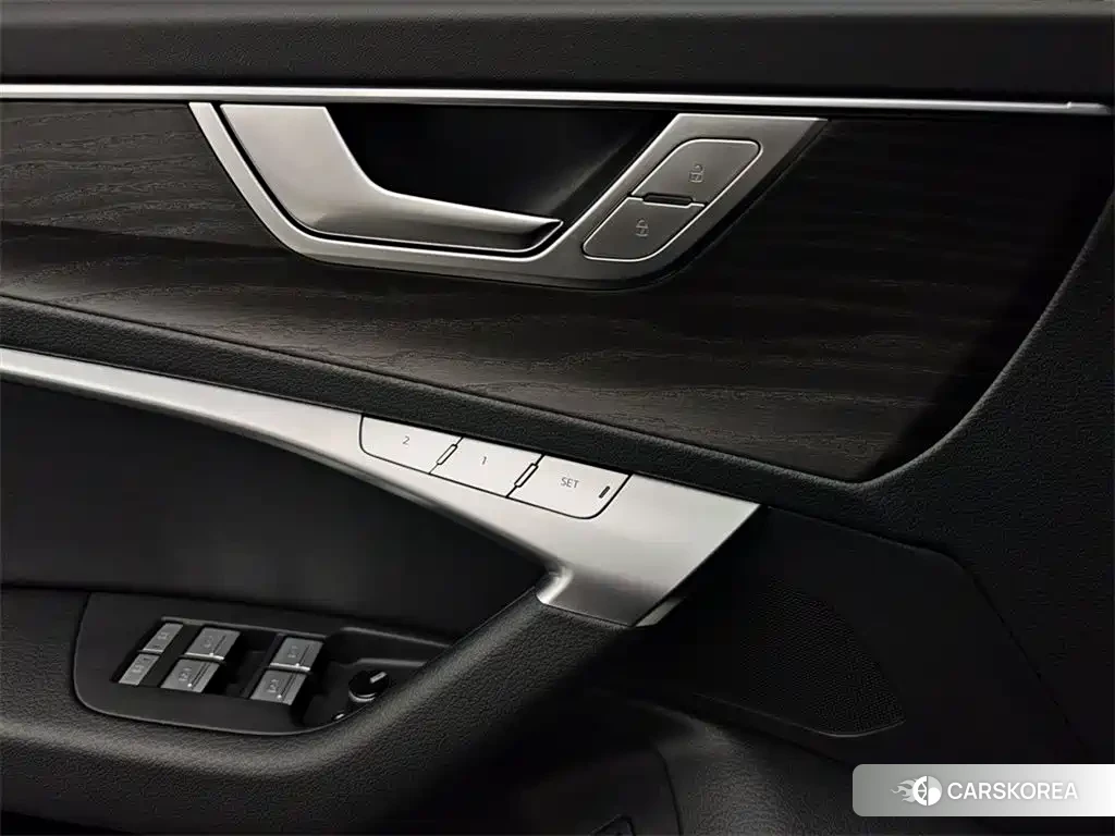 Audi A6L id 4538829 из Китая 9