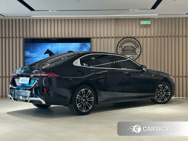 BMW 5 series 2025 Черный из Китая, фото 5