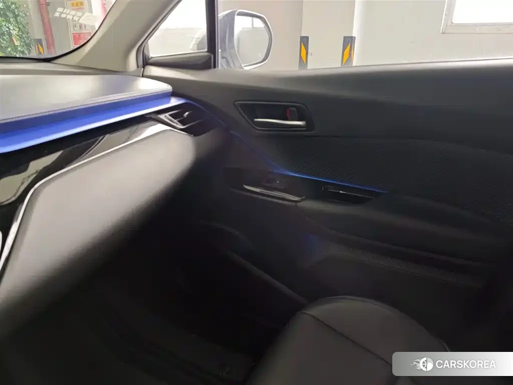 Toyota C-HR id 4601013 из Китая 21