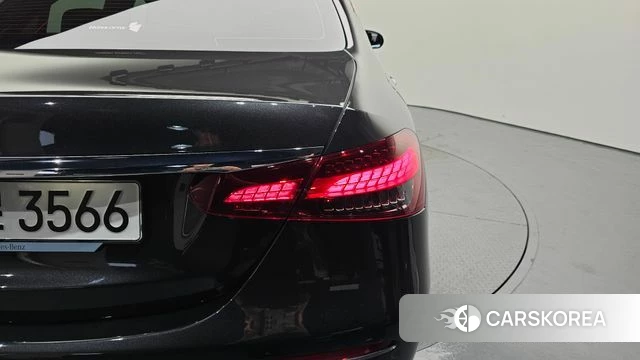 Mercedes-Benz E-Class W213 2023 Серый из Кореи, фото 3