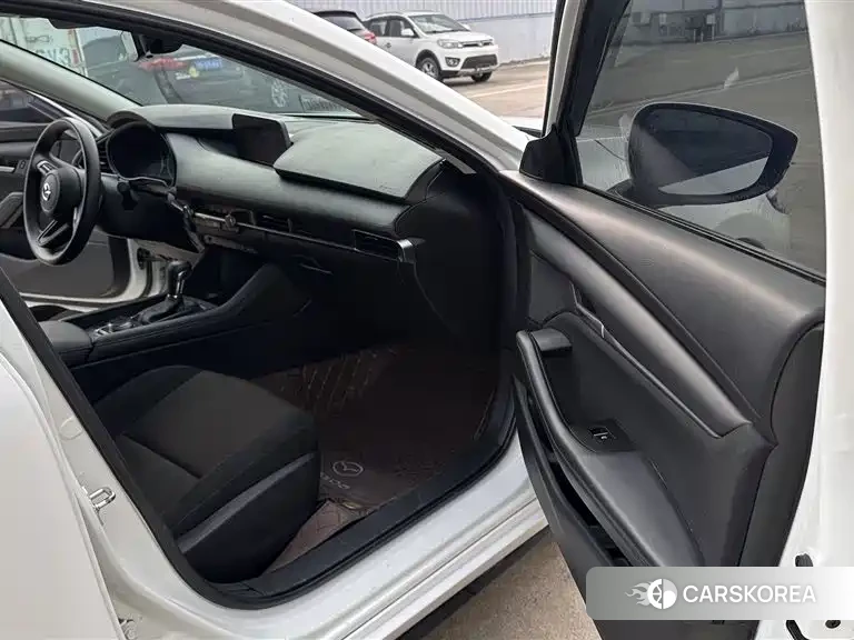 Mazda 3 2022 Белый из Китая, фото 3