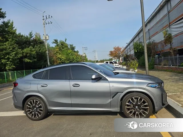 BMW X6 (G06) 2025 Серебристо-серый из Кореи, фото 3