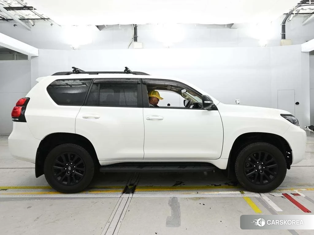 Toyota Land Cruiser Prado 2023 из Японии, фото 3