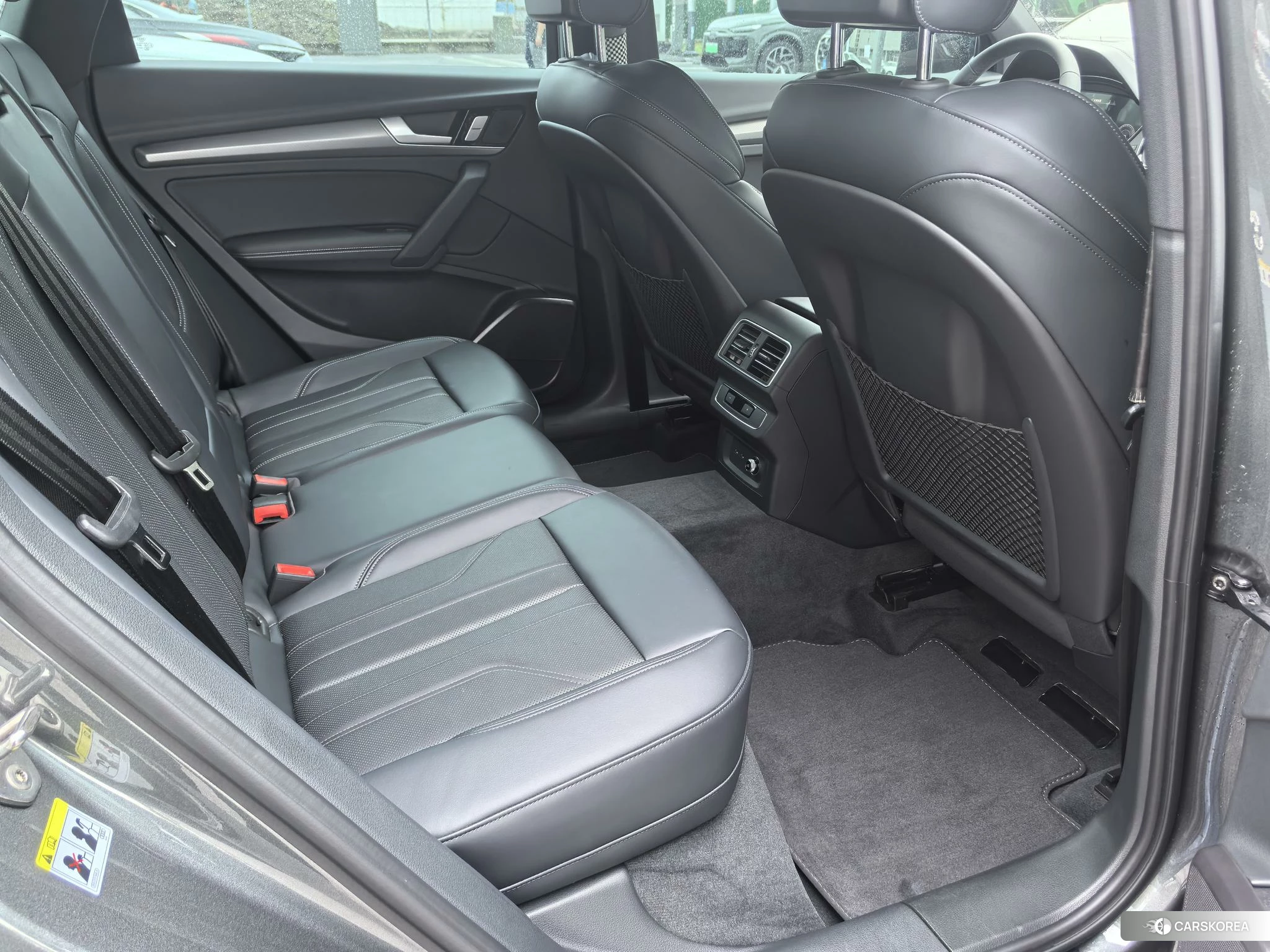 Audi Q5L 2023 Темно-серый из Китая, фото 3
