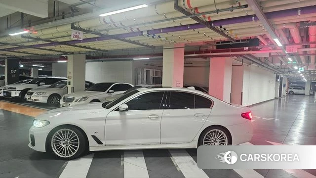 BMW 5 Series (G30) 2022 Белый из Кореи, фото 5