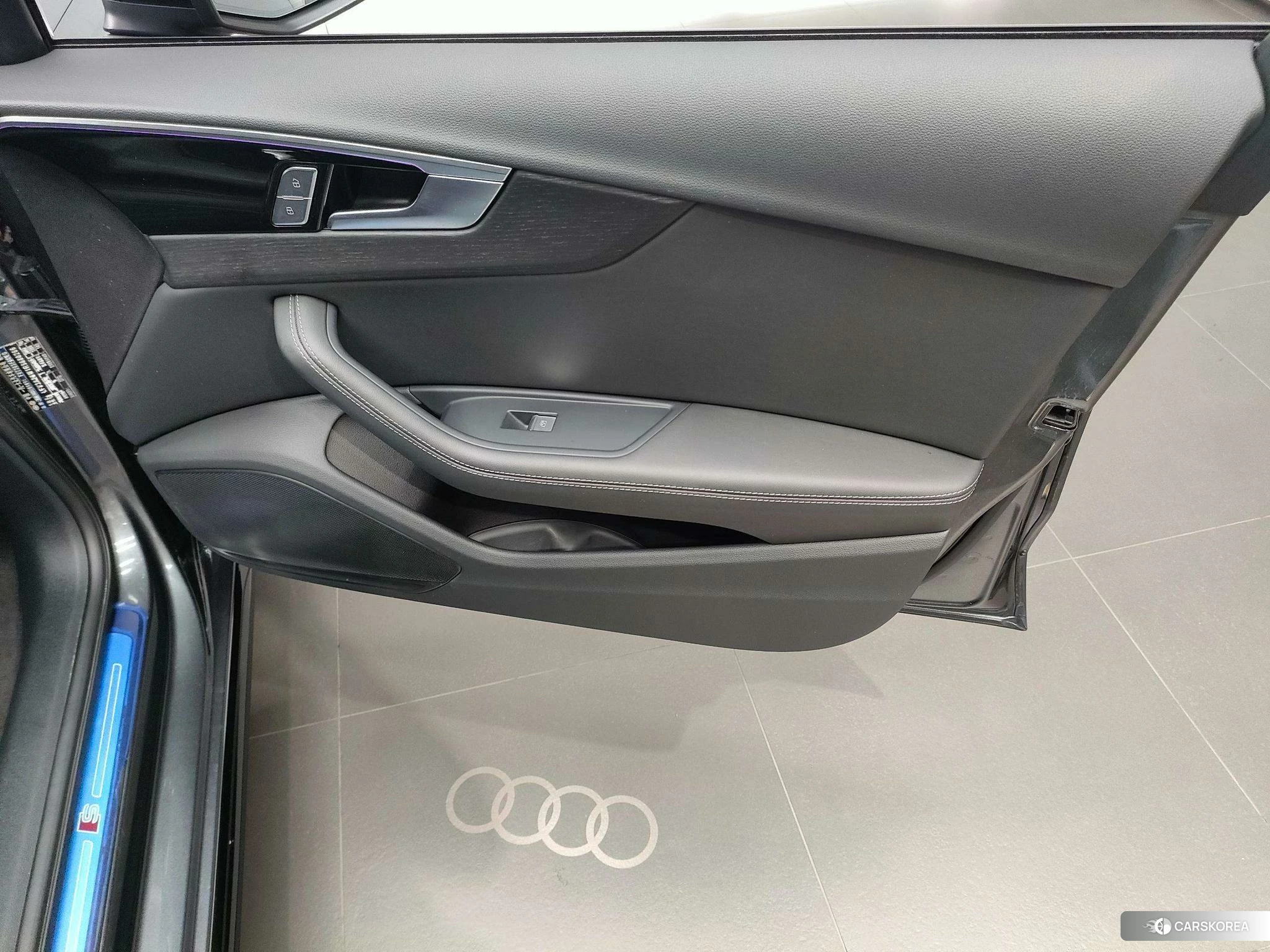 Audi A4L id 4487385 из Китая 10