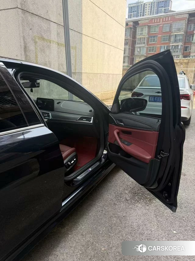 BMW 5 series 2021 Черный из Китая, фото 3