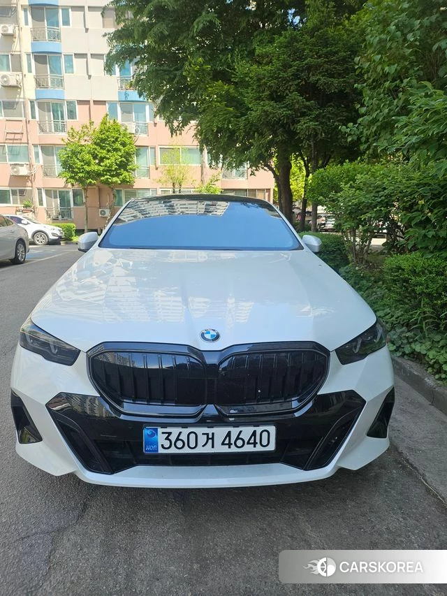 BMW 5 Series (G60) 2025 Белый из Кореи, фото 6