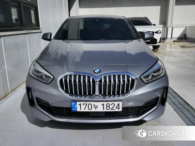 BMW 1 Series (F40) 2022 Серебристо-серый из Кореи, фото 3