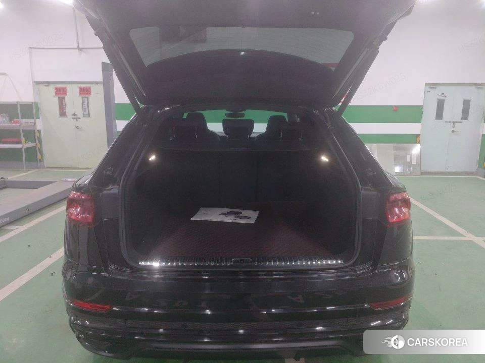Audi Q8 2021 Черный из Китая, фото 6