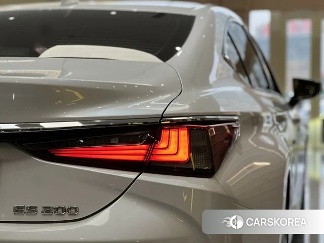 Lexus ES id 4262152 из Китая 11