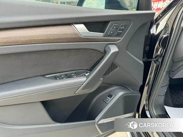 Audi Q5L id 3857940 из Китая 23