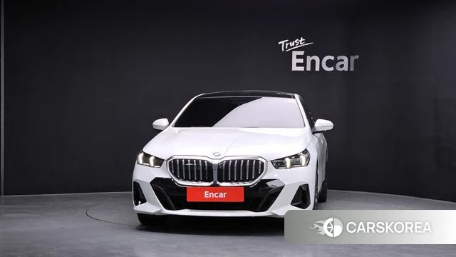 BMW 5 Series (G60) id 3793166 из Кореи 13
